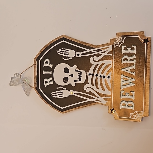 Hand Crafted Wooden Wall Decor Skeleton Design Black & White Glitter BEWARE sign - Picture 8 of 17